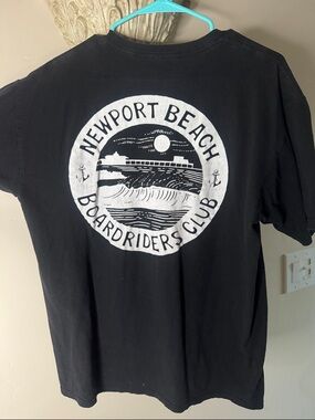 Jachs Black Men's Short-Sleeve Graphic Tee with White Newport Beach Logo